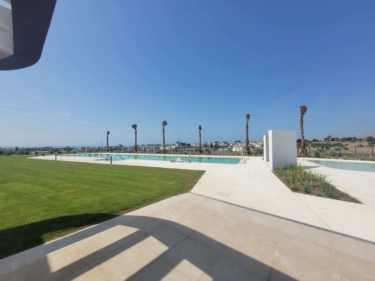 2 soveværelse Lejlighed til salg i New Golden Mile med swimmingpool garage - € 549.000 (Ref: 9579211)