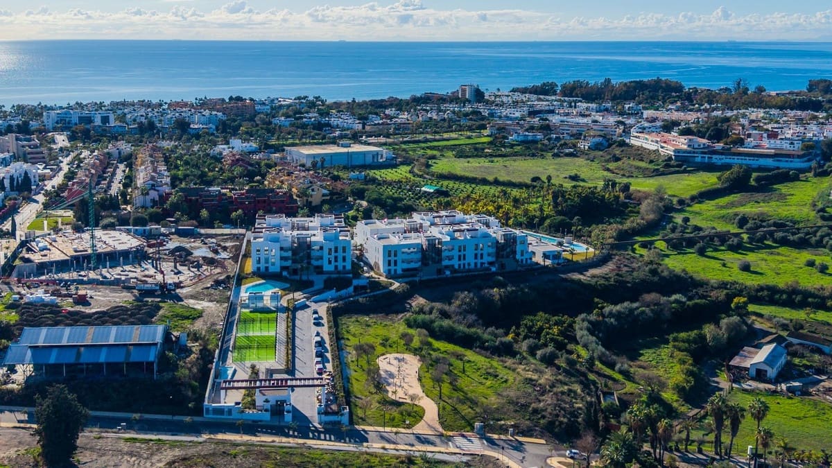 2 soveværelse Lejlighed til salg i New Golden Mile med swimmingpool garage - € 549.000 (Ref: 9579211)