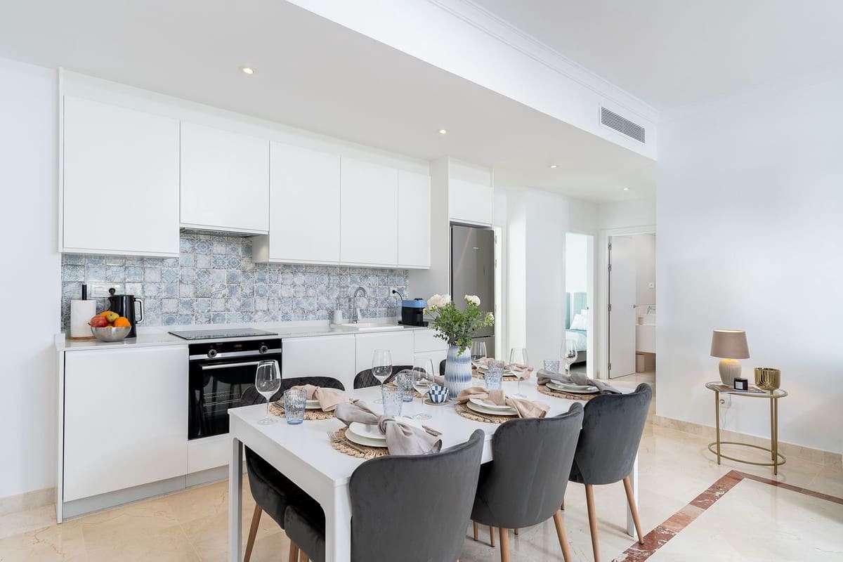 3 soveværelse Lejlighed til salg i El Paraiso med swimmingpool garage - € 575.000 (Ref: 9579212)