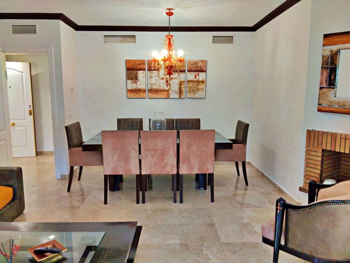 2 bedroom Flat for sale in Marbella with pool - € 450,000 (Ref: 9593182)