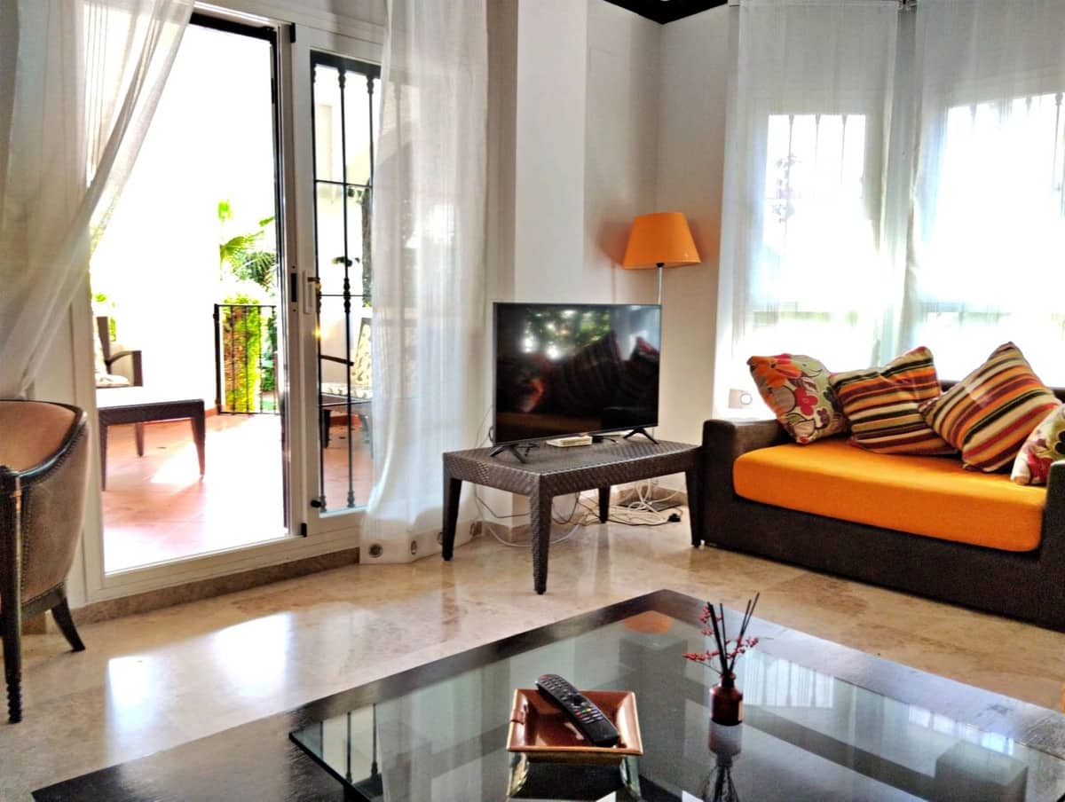2 bedroom Flat for sale in Marbella with pool - € 450,000 (Ref: 9593182)