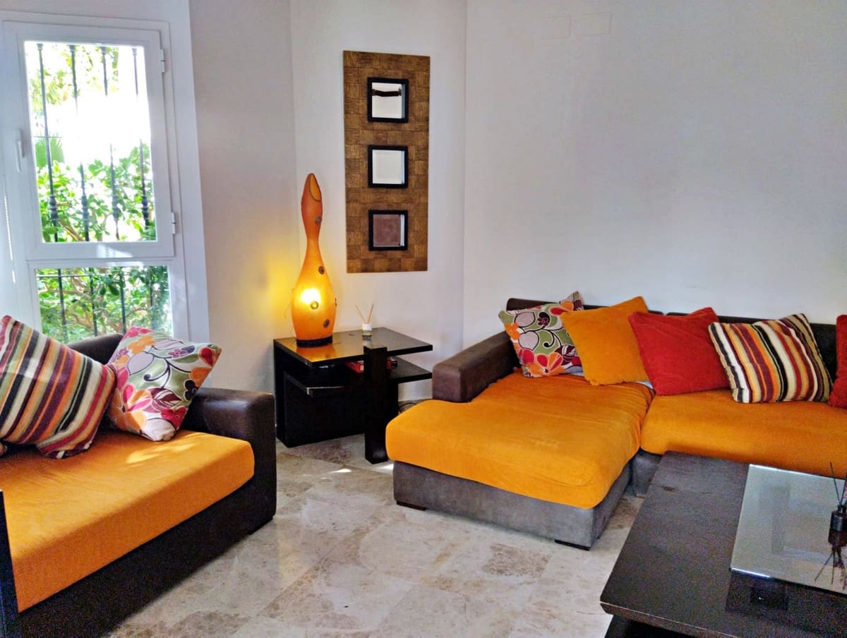 2 bedroom Flat for sale in Marbella with pool - € 450,000 (Ref: 9593182)