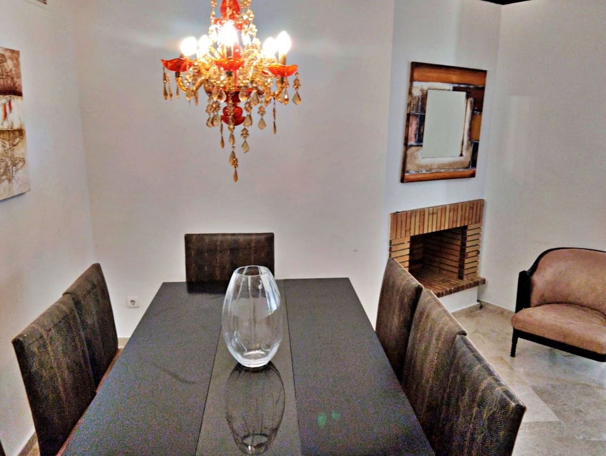 2 bedroom Flat for sale in Marbella with pool - € 450,000 (Ref: 9593182)