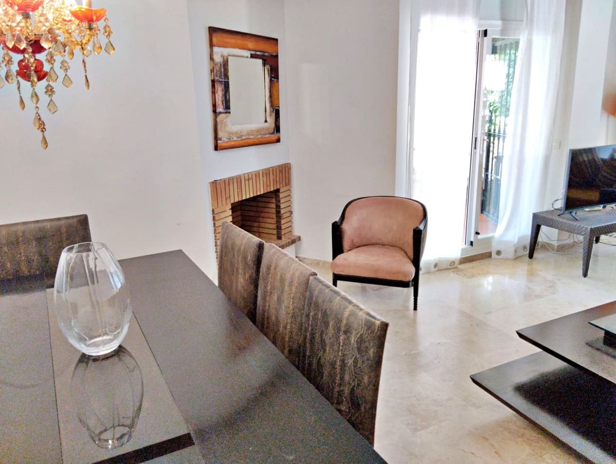 2 bedroom Flat for sale in Marbella with pool - € 450,000 (Ref: 9593182)