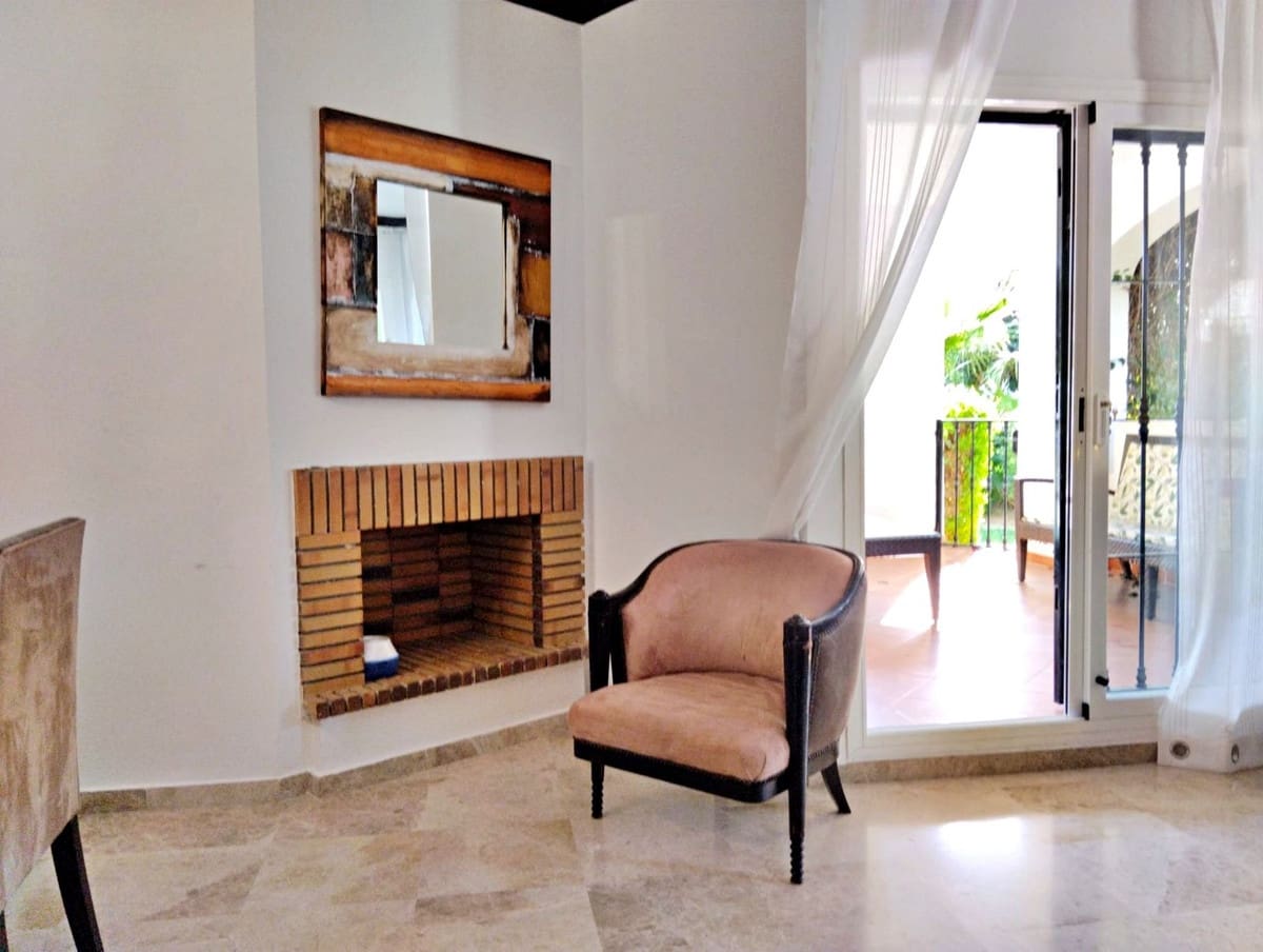 2 bedroom Flat for sale in Marbella with pool - € 450,000 (Ref: 9593182)