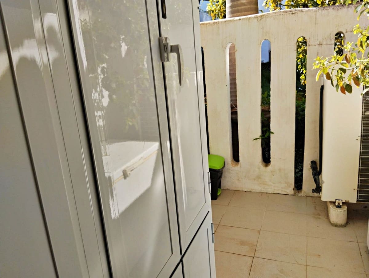 2 bedroom Flat for sale in Marbella with pool - € 450,000 (Ref: 9593182)