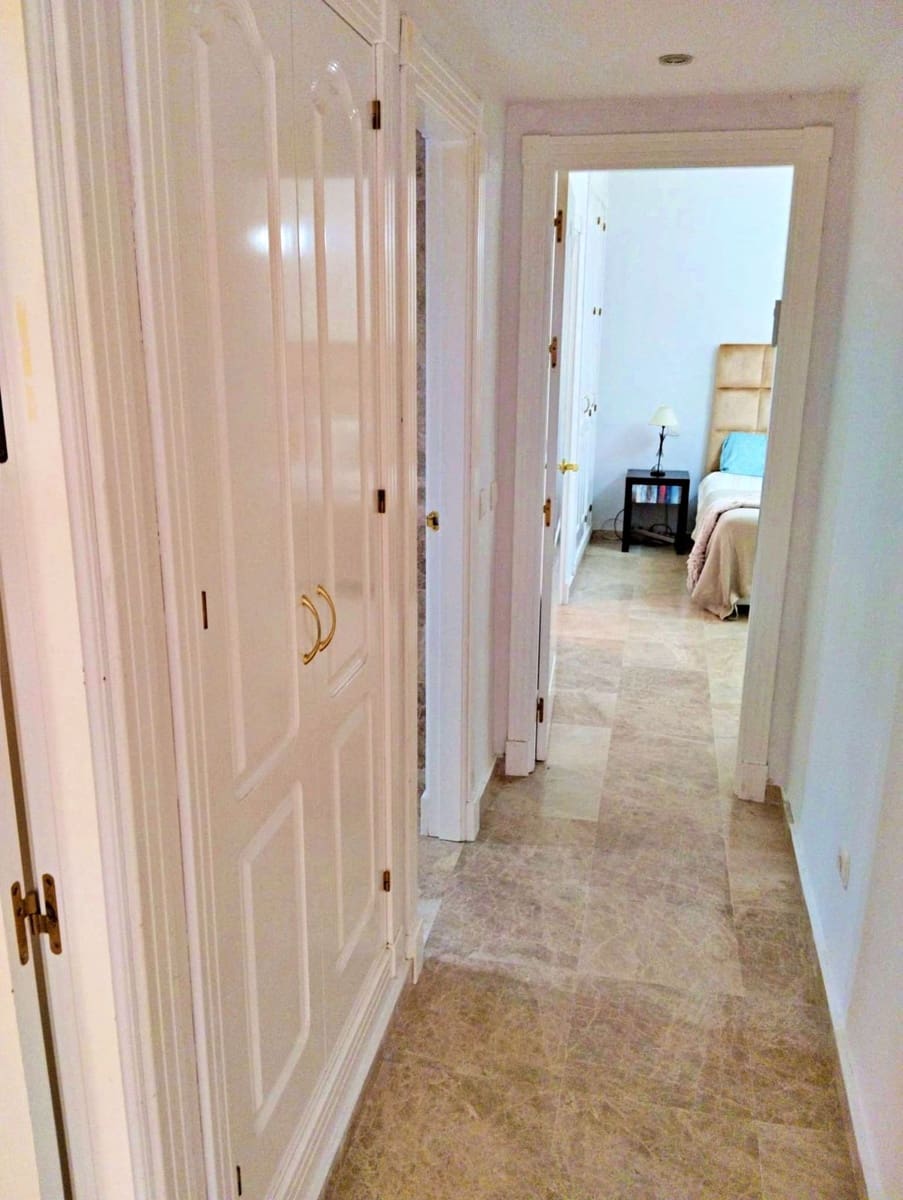 2 bedroom Flat for sale in Marbella with pool - € 450,000 (Ref: 9593182)