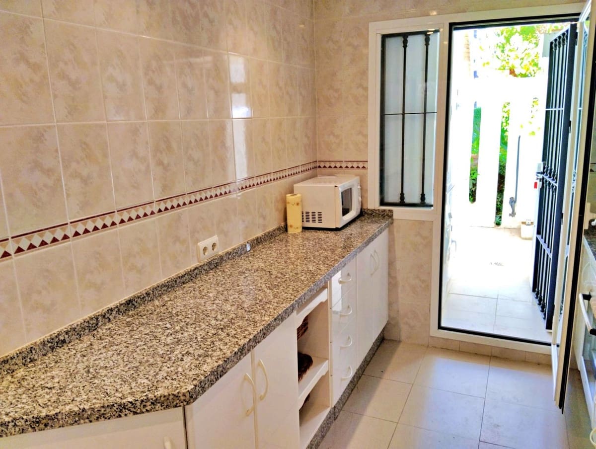 2 bedroom Flat for sale in Marbella with pool - € 450,000 (Ref: 9593182)