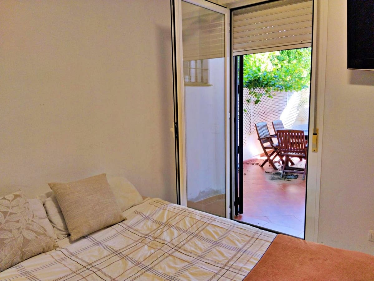 2 bedroom Flat for sale in Marbella with pool - € 450,000 (Ref: 9593182)