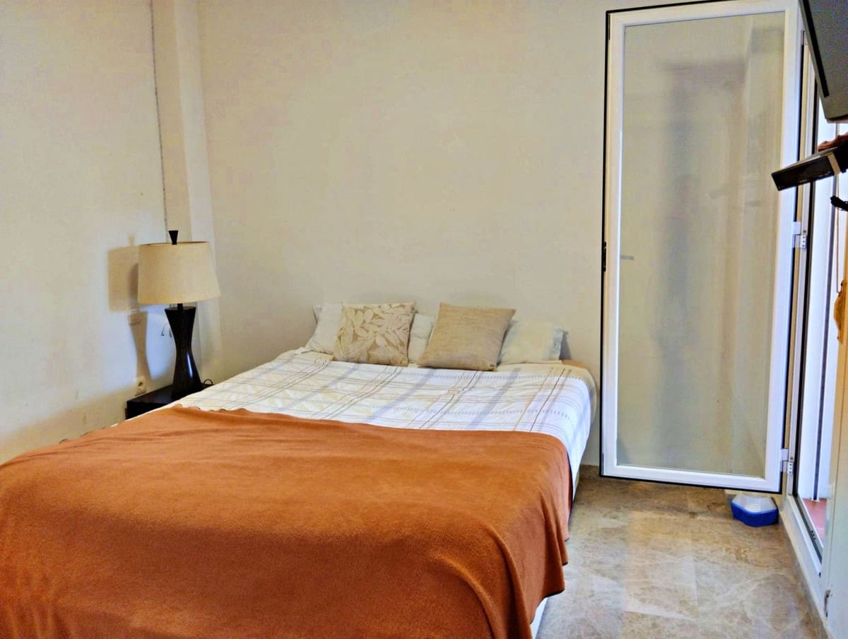 2 bedroom Flat for sale in Marbella with pool - € 450,000 (Ref: 9593182)