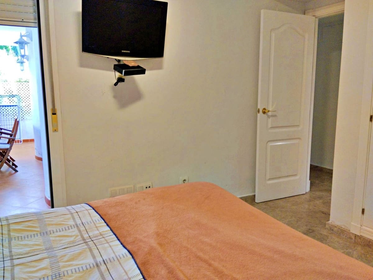 2 bedroom Flat for sale in Marbella with pool - € 450,000 (Ref: 9593182)