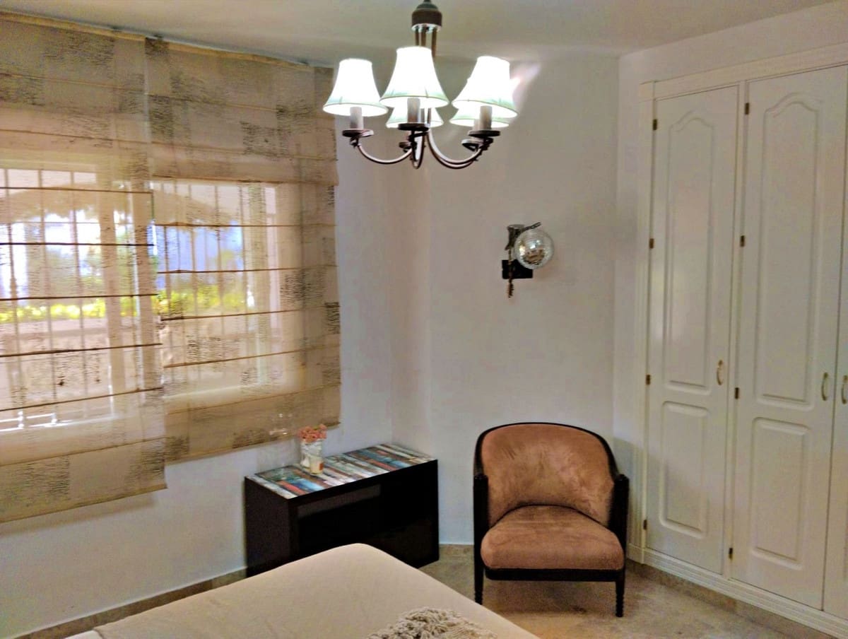 2 bedroom Flat for sale in Marbella with pool - € 450,000 (Ref: 9593182)