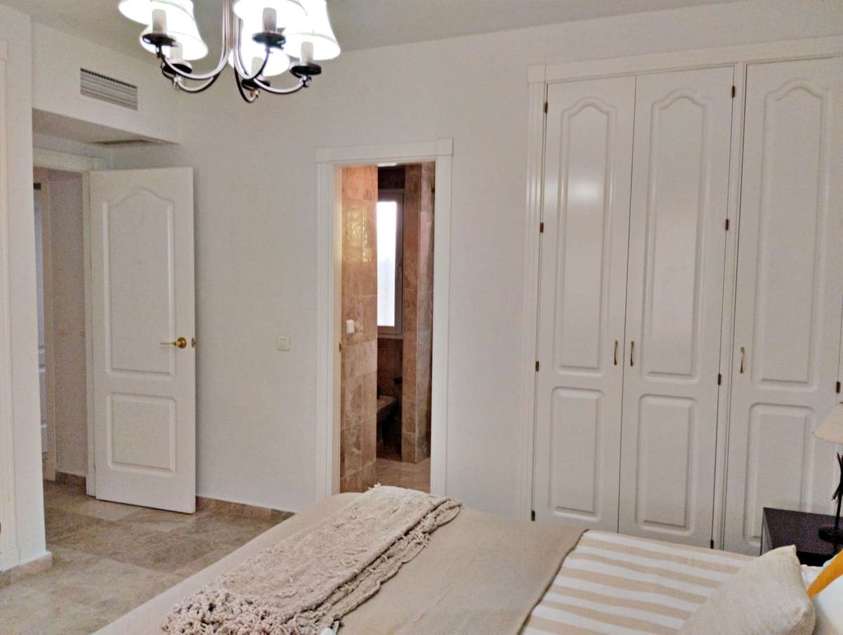 2 bedroom Flat for sale in Marbella with pool - € 450,000 (Ref: 9593182)