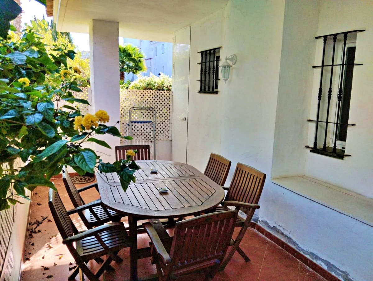 2 bedroom Flat for sale in Marbella with pool - € 450,000 (Ref: 9593182)