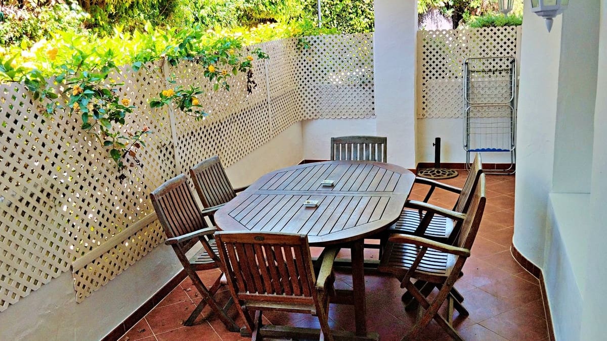 2 bedroom Flat for sale in Marbella with pool - € 450,000 (Ref: 9593182)