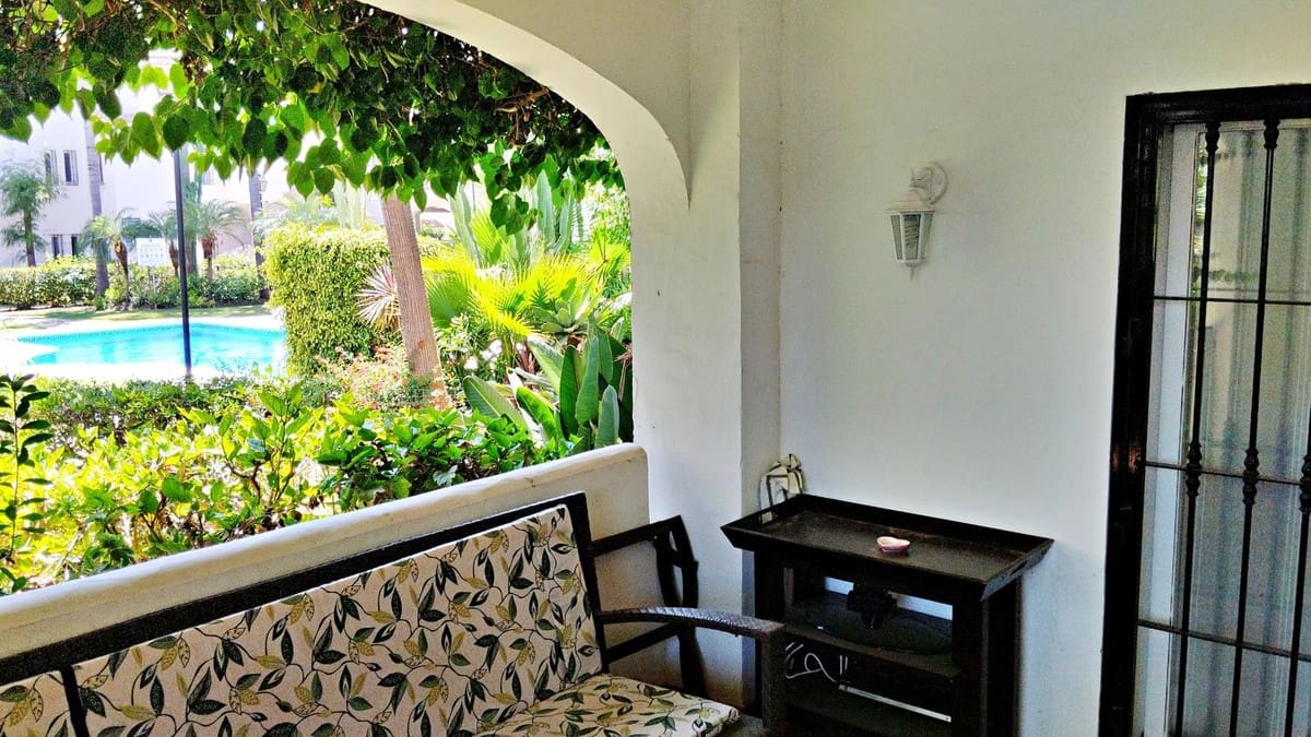 2 bedroom Flat for sale in Marbella with pool - € 450,000 (Ref: 9593182)