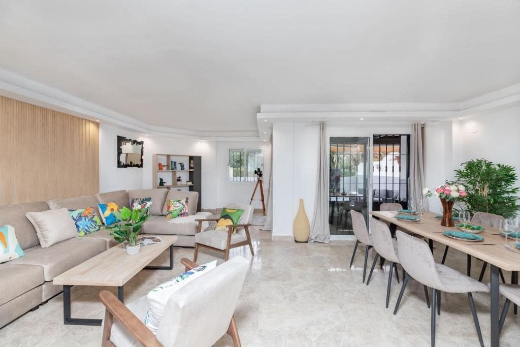 4 chambre Villa/Maison à vendre à Marbella avec piscine - 699 000 € (Ref: 9593183)