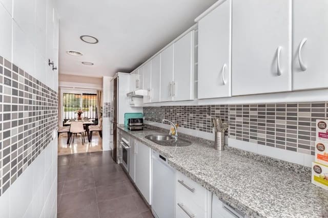 4 chambre Villa/Maison à vendre à Las Brisas, Marbella avec piscine - 699 000 € (Ref: 9593183)