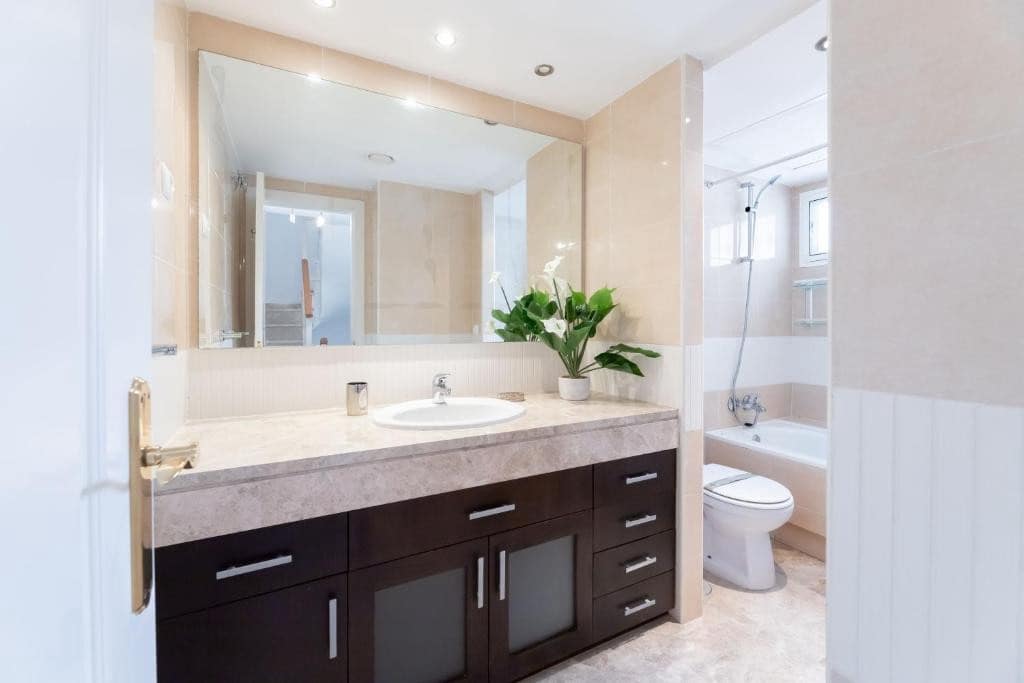 4 chambre Villa/Maison à vendre à Marbella avec piscine - 699 000 € (Ref: 9593183)