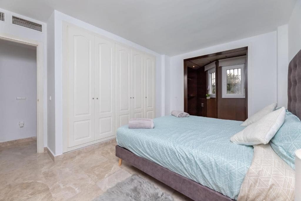 4 chambre Villa/Maison à vendre à Marbella avec piscine - 699 000 € (Ref: 9593183)