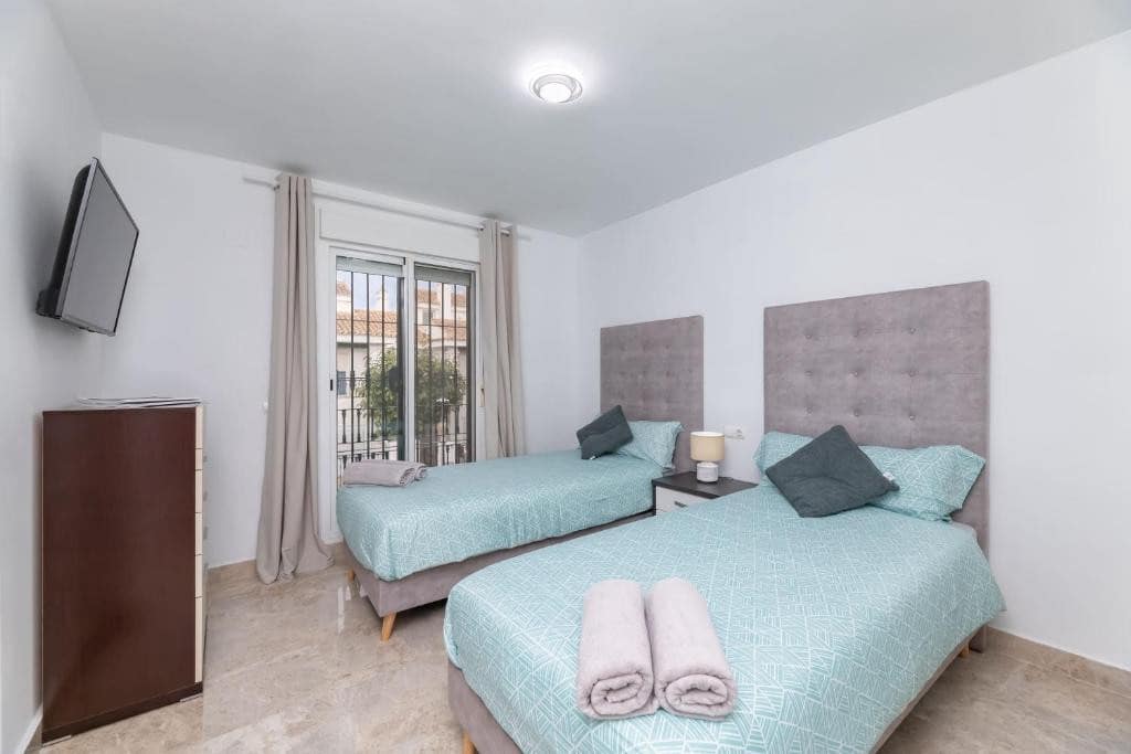 4 chambre Villa/Maison à vendre à Marbella avec piscine - 699 000 € (Ref: 9593183)