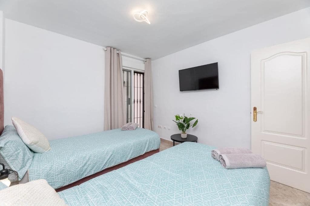 4 chambre Villa/Maison à vendre à Marbella avec piscine - 699 000 € (Ref: 9593183)