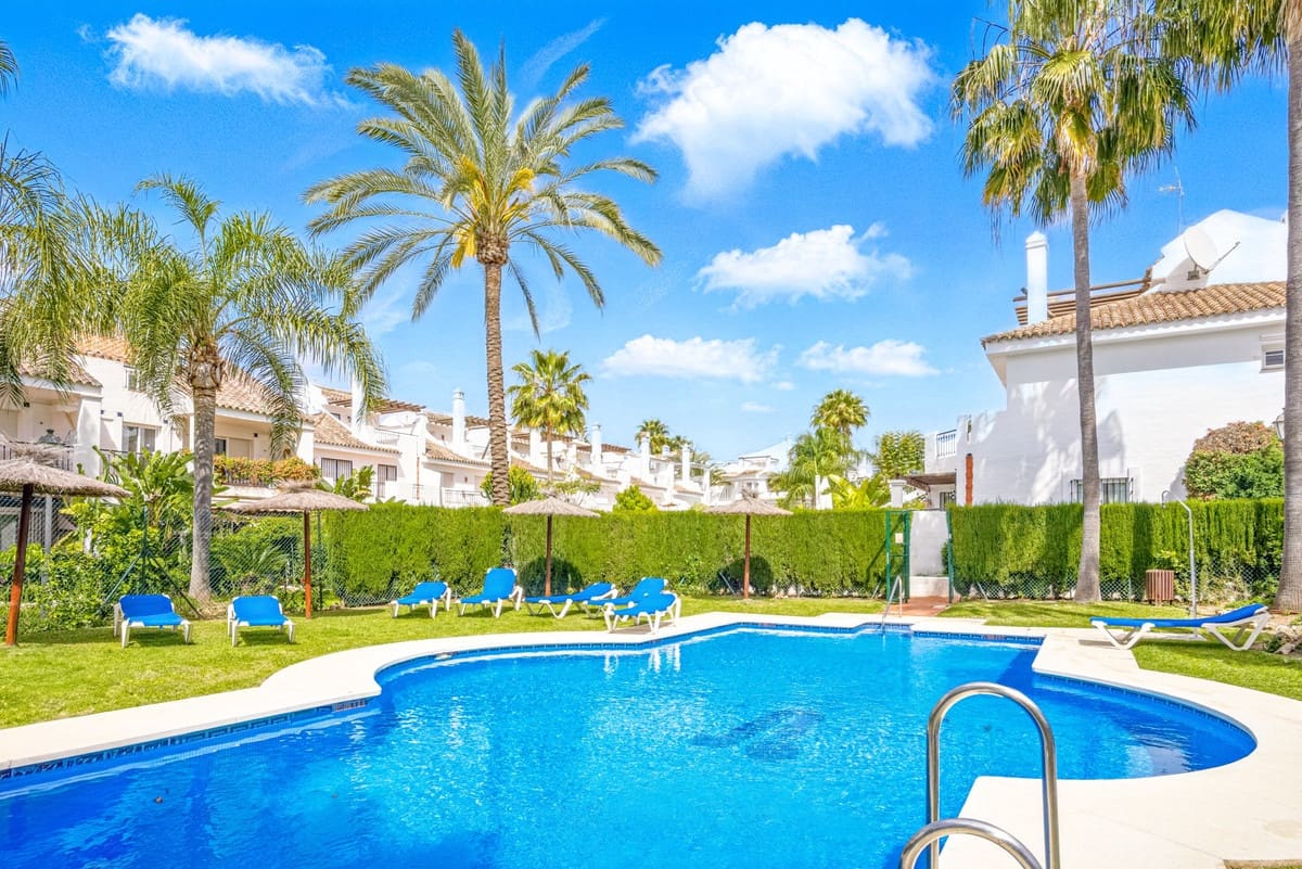 4 chambre Villa/Maison à vendre à Marbella avec piscine - 699 000 € (Ref: 9593183)
