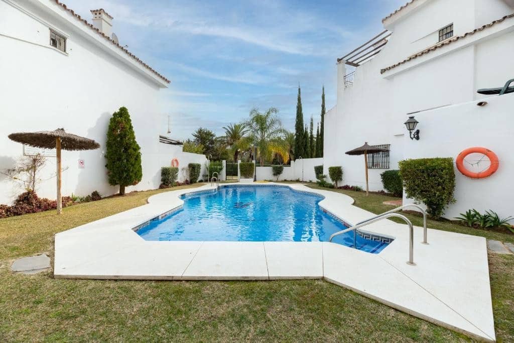 4 chambre Villa/Maison à vendre à Marbella avec piscine - 699 000 € (Ref: 9593183)