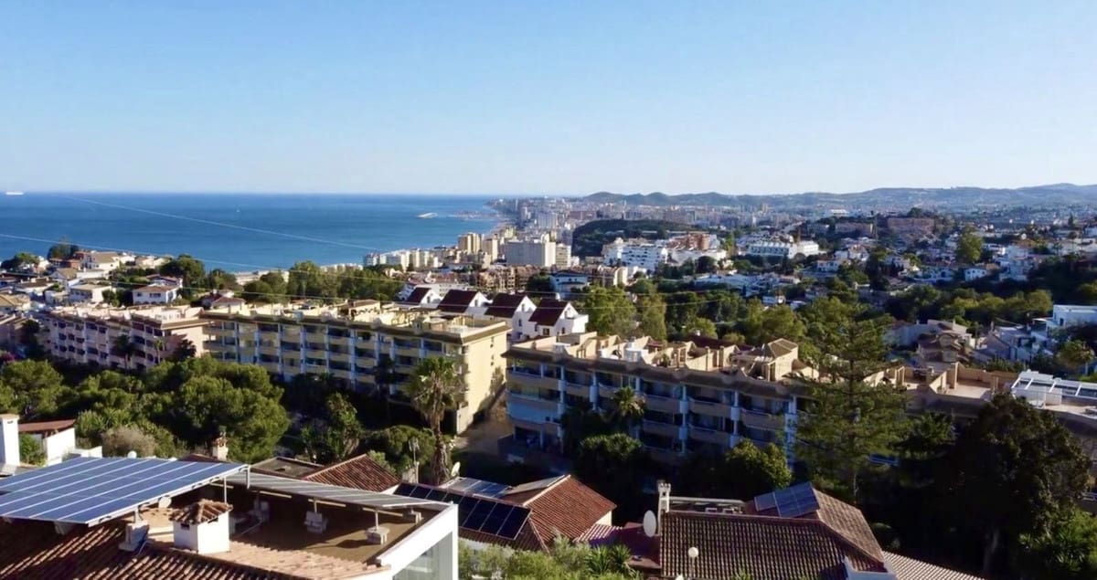Chalet de 3 habitaciones en Fuengirola en venta con piscina garaje - 820.000 € (Ref: 9593282)
