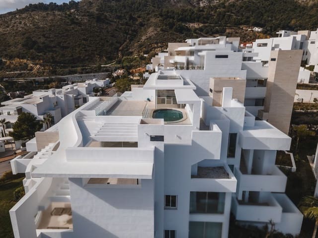 3 Zimmer Wohnung zu verkaufen in Ojen mit Pool - 1.890.000 € (Ref: 9593283)