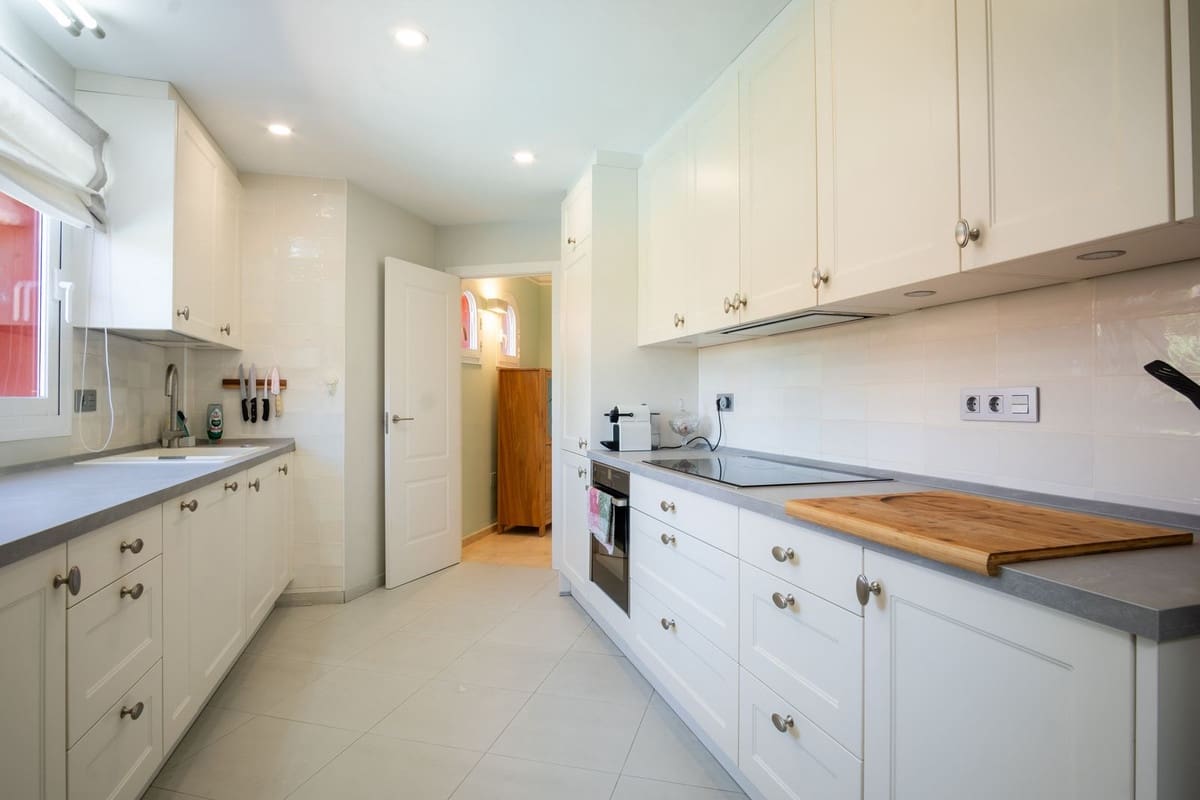 2 slaapkamer Flat te koop in Marbella met zwembad garage - € 890.000 (Ref: 9593285)