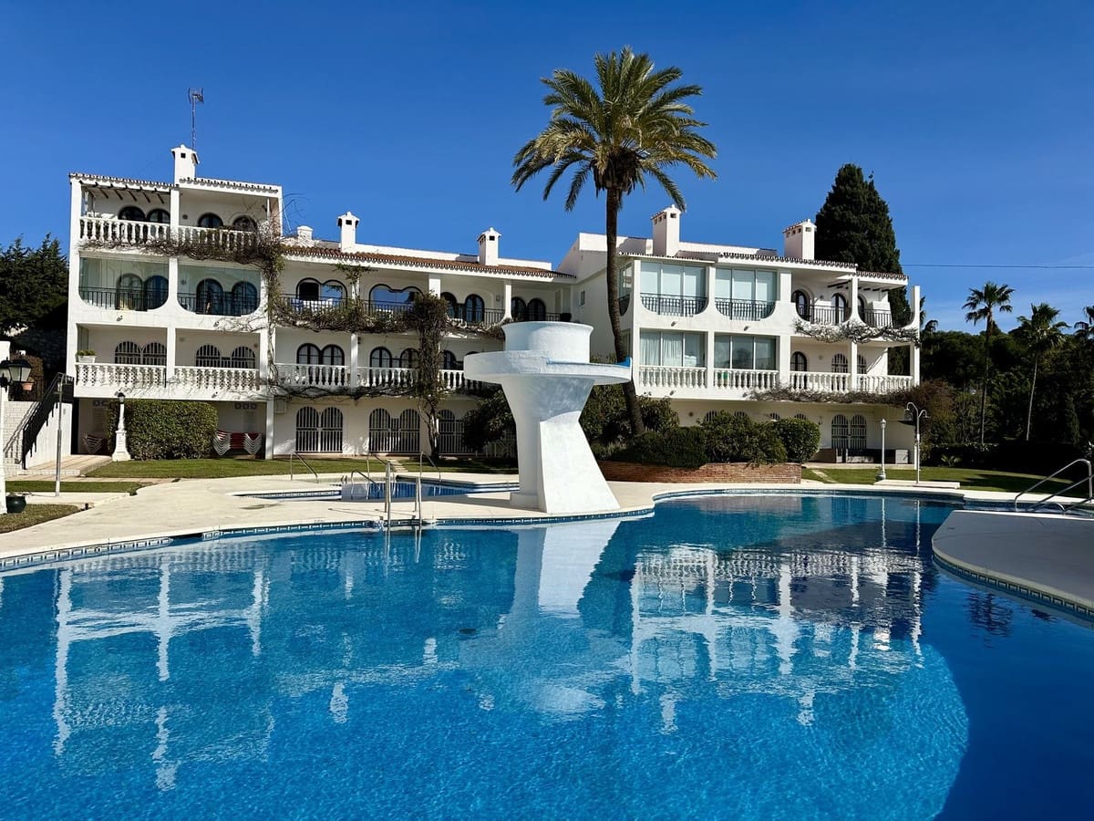 2 bedroom Flat for sale in Mijas with pool - € 354,900 (Ref: 9610025)