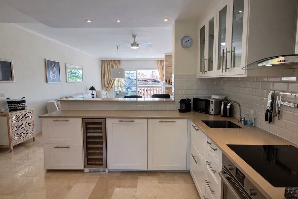 2 makuuhuone Asunto myytävänä paikassa Costalita mukana uima-altaan 
autotalli - 585 000 € (Ref: 9610246)