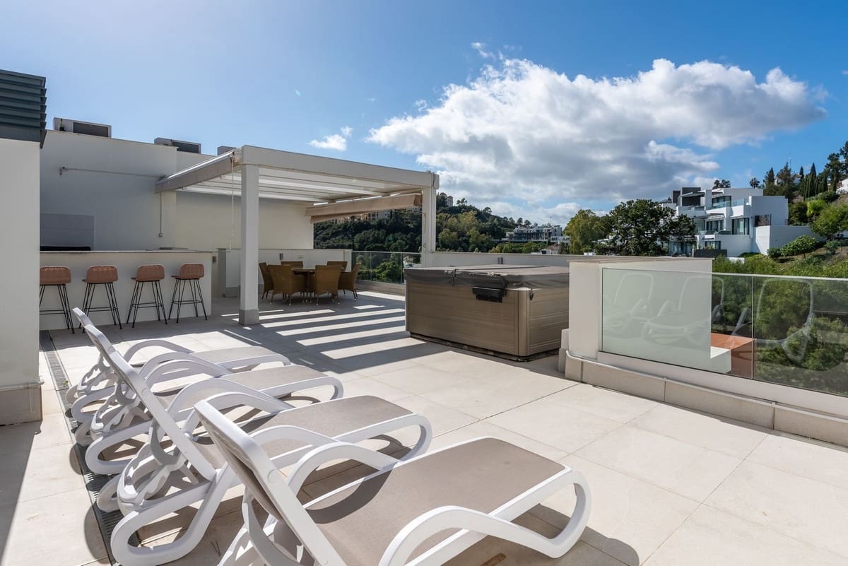 3 sovrum Lägenhet till salu i Benahavis med garage - 675 000 € (Ref: 9610556)