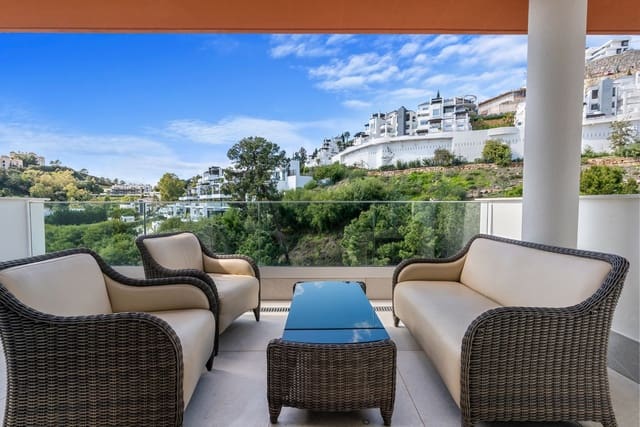 3 sovrum Lägenhet till salu i El Paraíso, Benahavís med garage - 675 000 € (Ref: 9610556)