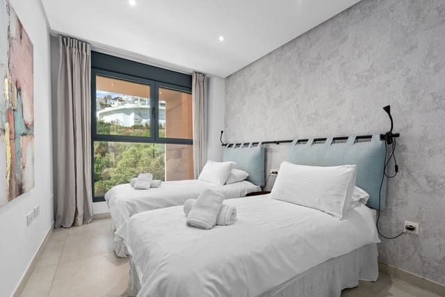 3 sovrum Lägenhet till salu i El Paraíso, Benahavís med garage - 675 000 € (Ref: 9610556)