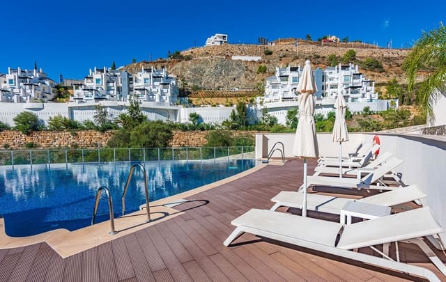 3 sovrum Lägenhet till salu i El Paraíso, Benahavís med garage - 675 000 € (Ref: 9610556)