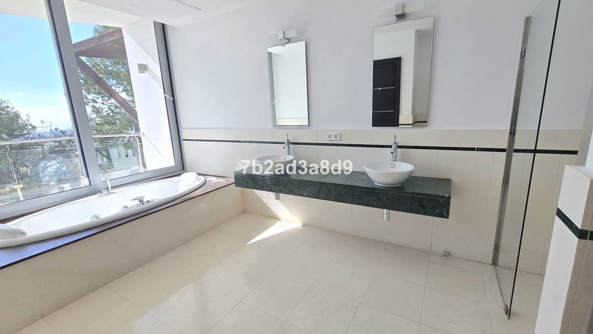 Chalet de 5 habitaciones en Marbella en venta con piscina garaje - 3.000.000 € (Ref: 9610557)