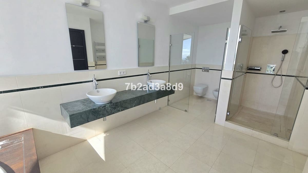 Chalet de 5 habitaciones en Marbella en venta con piscina garaje - 3.000.000 € (Ref: 9610557)