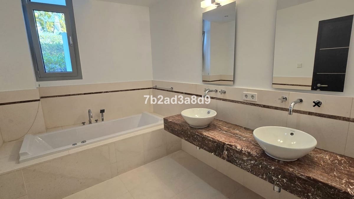 Chalet de 5 habitaciones en Marbella en venta con piscina garaje - 3.000.000 € (Ref: 9610557)