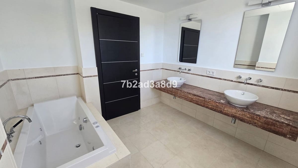 Chalet de 5 habitaciones en Marbella en venta con piscina garaje - 3.000.000 € (Ref: 9610557)