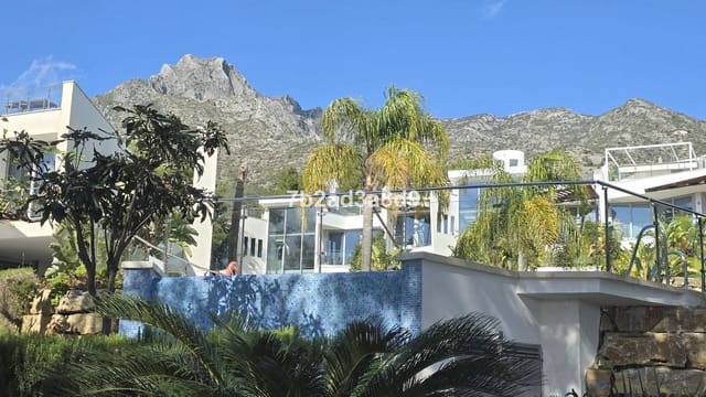 Chalet de 5 habitaciones en La Carolina - Guadalpín, Marbella en venta con piscina garaje - 3.000.000 € (Ref: 9610557)