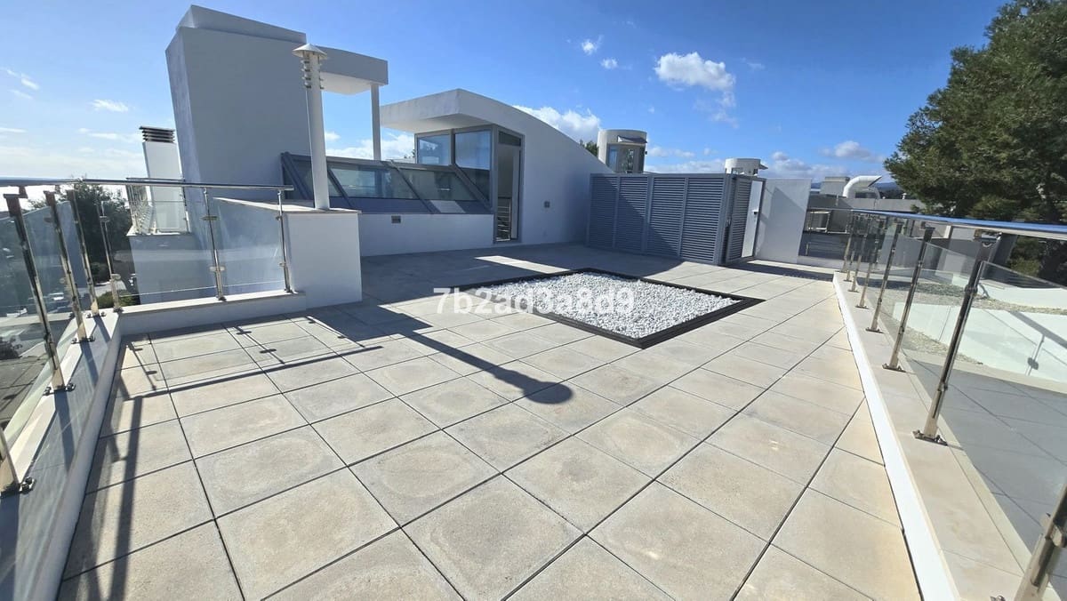 Chalet de 5 habitaciones en Marbella en venta con piscina garaje - 3.000.000 € (Ref: 9610557)