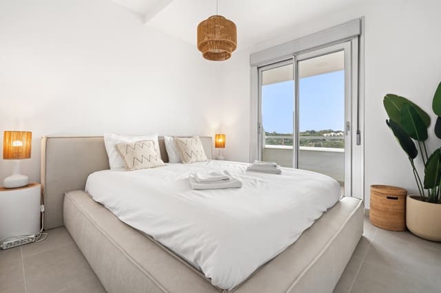 Piso de 3 habitaciones en La Concha - Resina Golf, Estepona en venta con piscina - 550.000 € (Ref: 9610558)