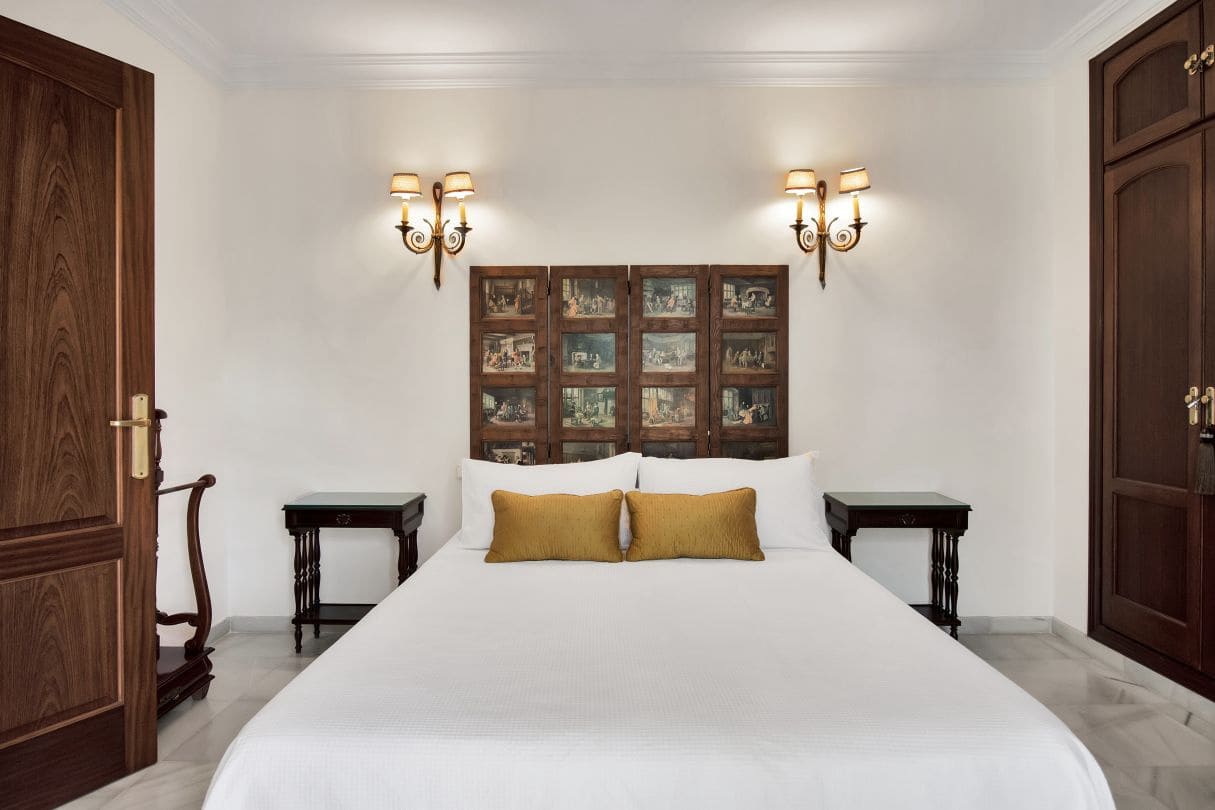 5 bedroom Villa for sale in Marbella with garage - € 2,950,000 (Ref: 9611937)