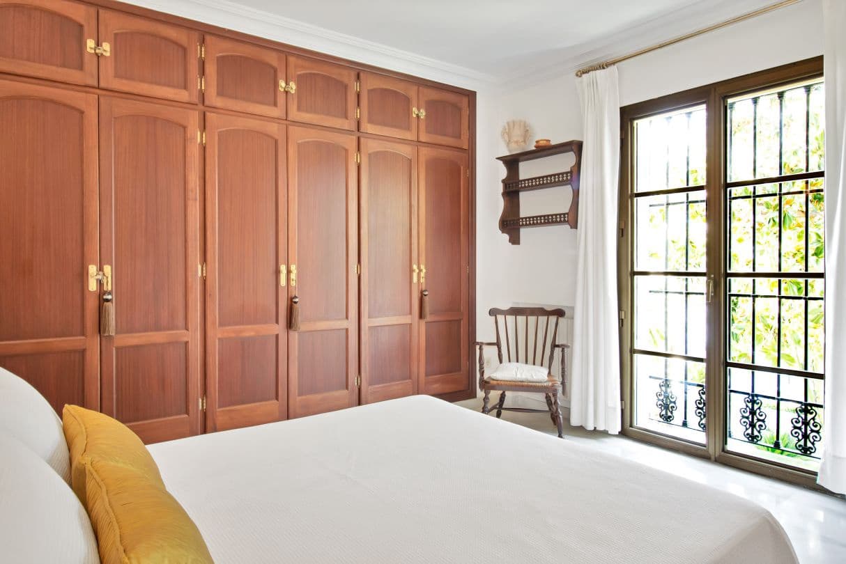 5 bedroom Villa for sale in Marbella with garage - € 2,950,000 (Ref: 9611937)