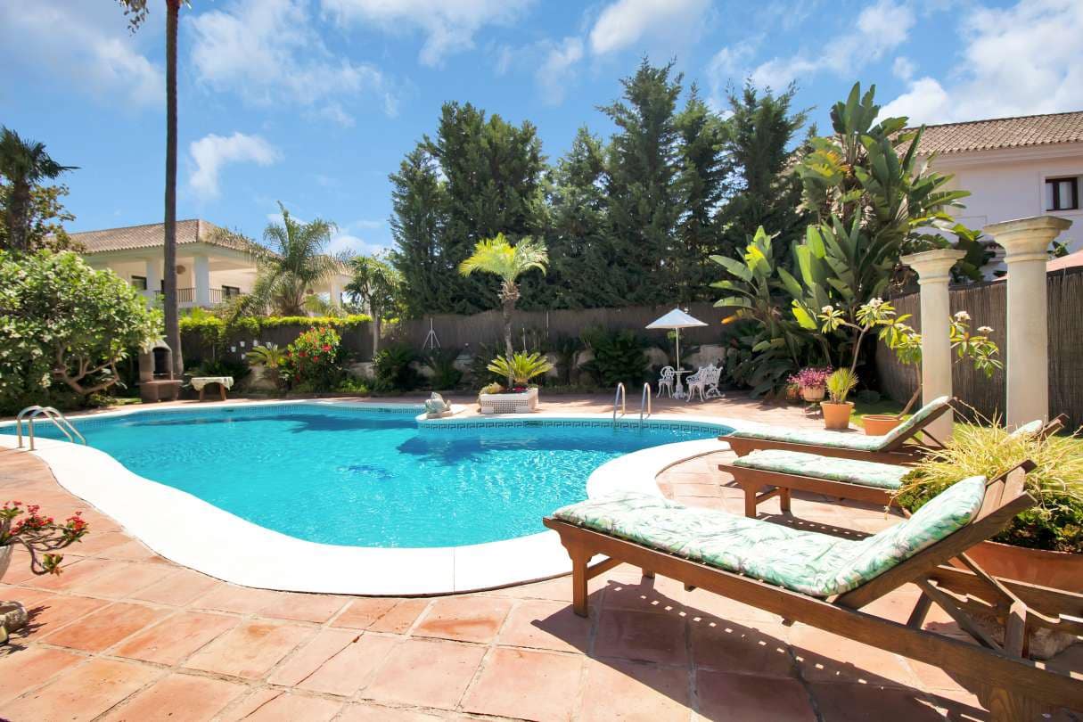 5 bedroom Villa for sale in Marbella with garage - € 2,950,000 (Ref: 9611937)