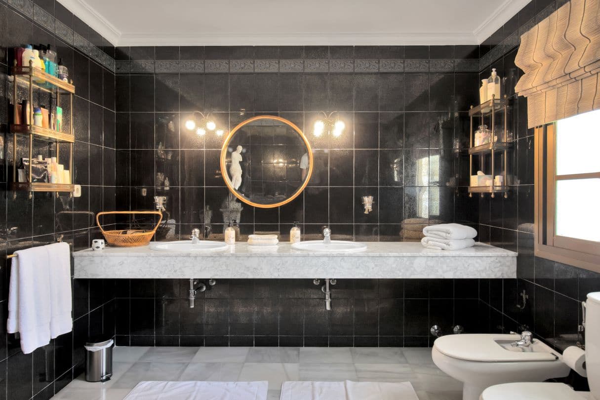 5 bedroom Villa for sale in Marbella with garage - € 2,950,000 (Ref: 9611937)