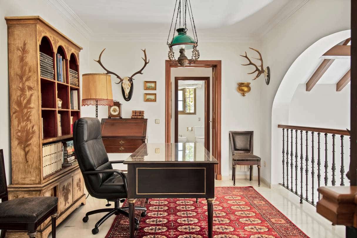 5 bedroom Villa for sale in Marbella with garage - € 2,950,000 (Ref: 9611937)