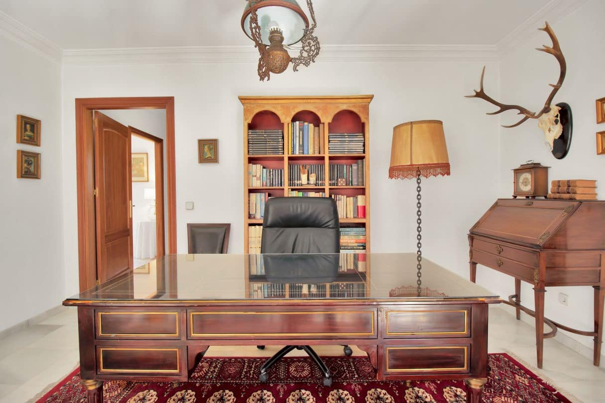 5 bedroom Villa for sale in Marbella with garage - € 2,950,000 (Ref: 9611937)